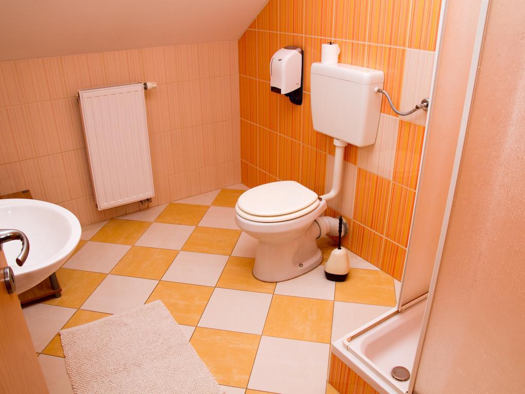 Guest House Pri Treh Lipah Ptuj Zimmer foto